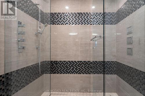 1285 Tecumseh Park Drive, Mississauga, ON - Indoor Photo Showing Bathroom