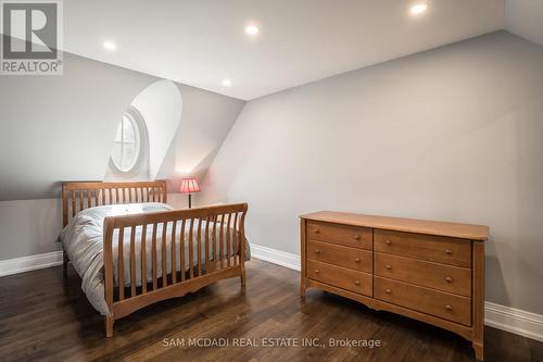 1285 Tecumseh Park Drive, Mississauga, ON - Indoor Photo Showing Bedroom