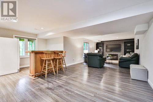 2321 Homer Drive, Burlington, ON - Indoor Photo Showing Living Room