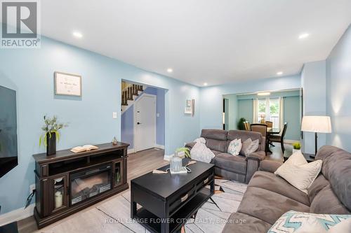 128 Fanshawe Drive, Brampton, ON - Indoor Photo Showing Living Room