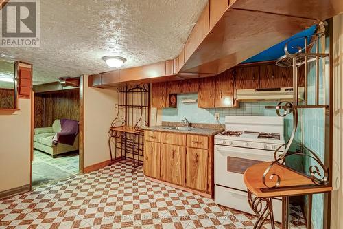 11 Northcote Avenue, Toronto, ON - Indoor Photo Showing Kitchen