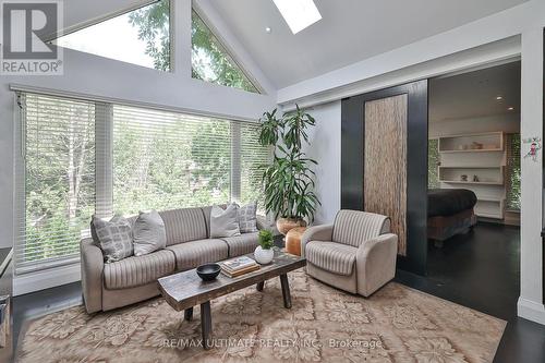 32 Apollo Drive, Toronto (Banbury-Don Mills), ON - Indoor Photo Showing Living Room