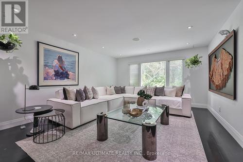 32 Apollo Drive, Toronto (Banbury-Don Mills), ON - Indoor Photo Showing Living Room