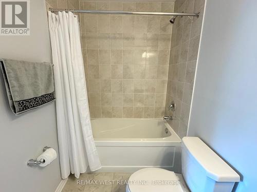 33 Feeder Street, Brampton, ON - Indoor Photo Showing Bathroom