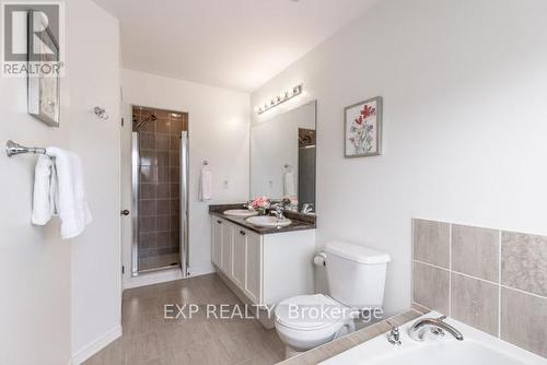 160 Mcbride Avenue, Clarington, ON - Indoor Photo Showing Bathroom