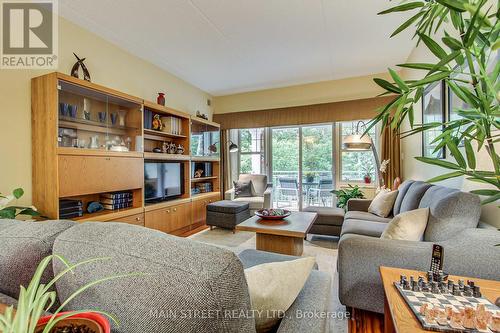 205 - 220 Main Street N, Uxbridge, ON - Indoor Photo Showing Living Room