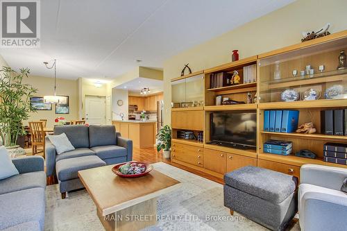 205 - 220 Main Street N, Uxbridge, ON - Indoor Photo Showing Living Room