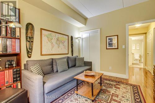 205 - 220 Main Street N, Uxbridge, ON - Indoor Photo Showing Living Room