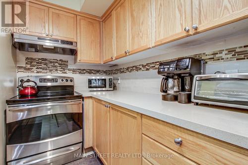 205 - 220 Main Street N, Uxbridge, ON - Indoor Photo Showing Kitchen