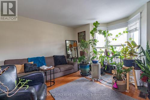 1050 Ossington Avenue, Toronto (Dovercourt-Wallace Emerson-Junction), ON - Indoor Photo Showing Living Room