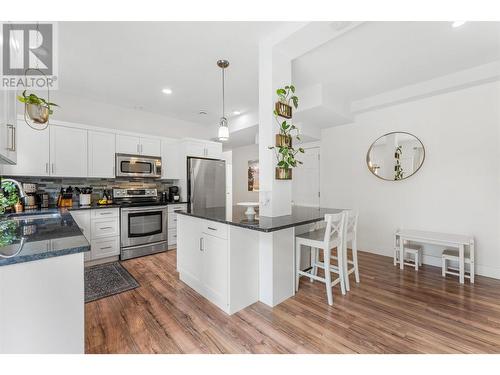 12618 Lake Vista Court, Lake Country, BC - Indoor Photo Showing Kitchen With Double Sink With Upgraded Kitchen