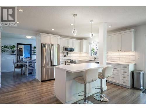 294 Marigold Road, Kelowna, BC - Indoor Photo Showing Kitchen With Stainless Steel Kitchen With Upgraded Kitchen