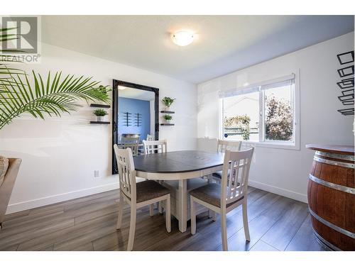 294 Marigold Road, Kelowna, BC - Indoor Photo Showing Living Room