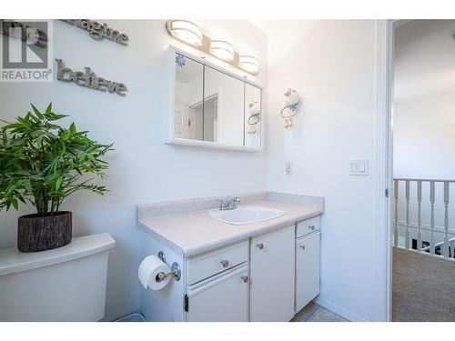 294 Marigold Road, Kelowna, BC - Indoor Photo Showing Bathroom