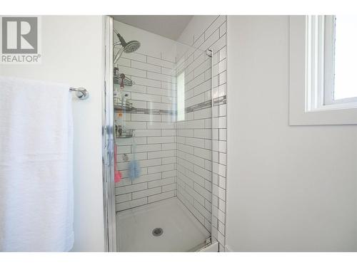 294 Marigold Road, Kelowna, BC - Indoor Photo Showing Bathroom