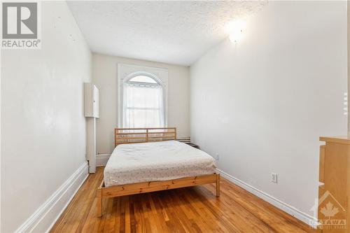 Apt 1 - secondary bedroom - 122 Stewart Street, Ottawa, ON - Indoor Photo Showing Bedroom