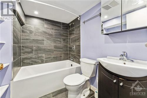 Basement - bathroom - 122 Stewart Street, Ottawa, ON - Indoor Photo Showing Bathroom