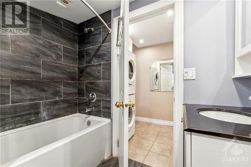 Apt 2 - Bathroom - 122 Stewart Street, Ottawa, ON - Indoor Photo Showing Bathroom