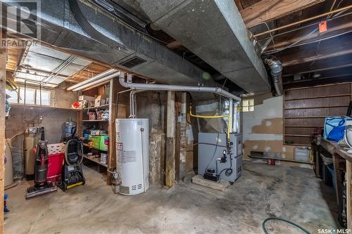 1090 1St Avenue Ne, Moose Jaw, SK - Indoor Photo Showing Basement