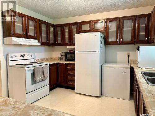 118 Otter Street, Air Ronge, SK - Indoor Photo Showing Kitchen With Double Sink