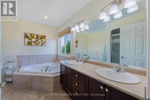 1580 Mcneil Place, London, ON - Indoor Photo Showing Bathroom