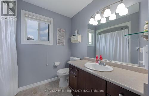 1580 Mcneil Place, London, ON - Indoor Photo Showing Bathroom