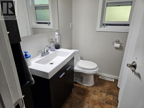 1045 Spencer Place, Williams Lake, BC - Indoor Photo Showing Bathroom