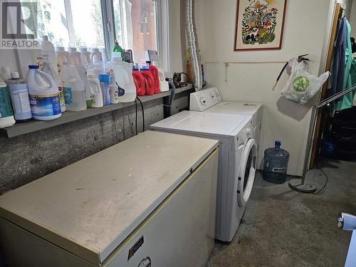 1045 Spencer Place, Williams Lake, BC - Indoor Photo Showing Laundry Room