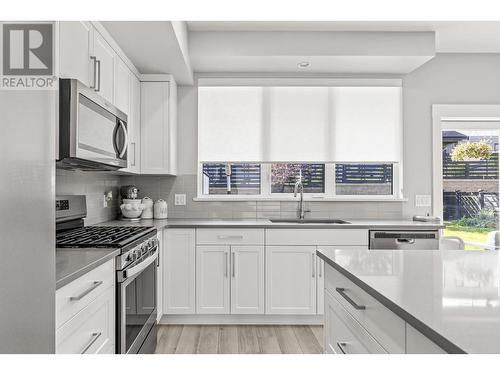 12798 Lake Hill Drive Unit# 56, Lake Country, BC - Indoor Photo Showing Kitchen With Upgraded Kitchen