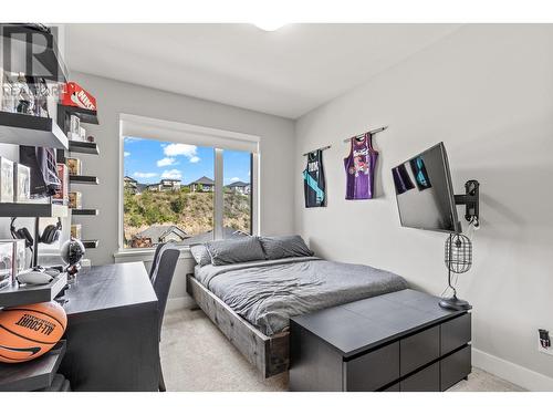 12798 Lake Hill Drive Unit# 56, Lake Country, BC - Indoor Photo Showing Bedroom