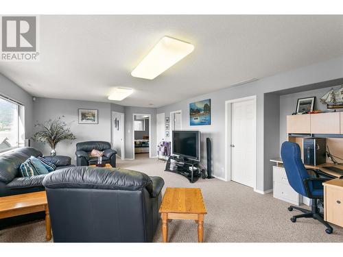 124 Sarsons Road Unit# 71, Vernon, BC - Indoor Photo Showing Living Room