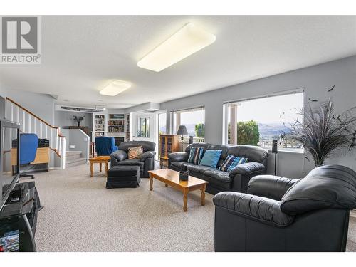 124 Sarsons Road Unit# 71, Vernon, BC - Indoor Photo Showing Living Room