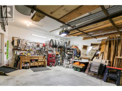 124 Sarsons Road Unit# 71, Vernon, BC - Indoor Photo Showing Garage