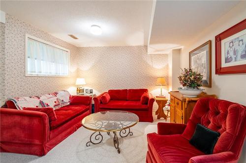 2915 Headon Forest Drive|Unit #9, Burlington, ON - Indoor Photo Showing Living Room