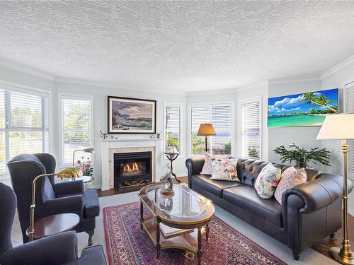 309-220 Island Hwy West, Parksville, BC - Indoor Photo Showing Living Room With Fireplace