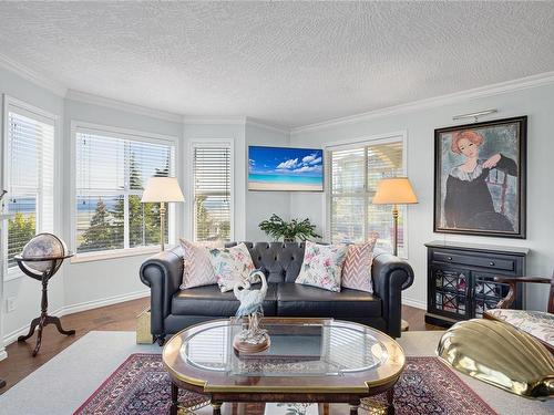 309-220 Island Hwy West, Parksville, BC - Indoor Photo Showing Living Room