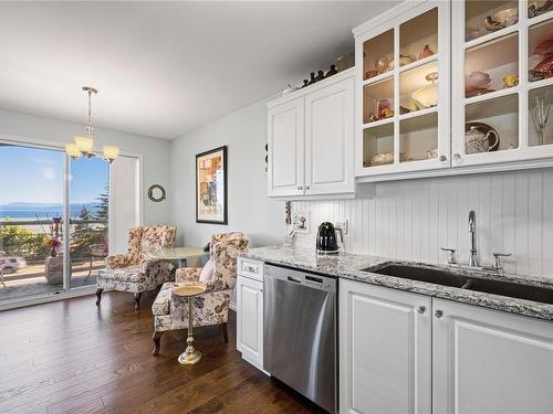 309-220 Island Hwy West, Parksville, BC - Indoor Photo Showing Kitchen With Double Sink With Upgraded Kitchen