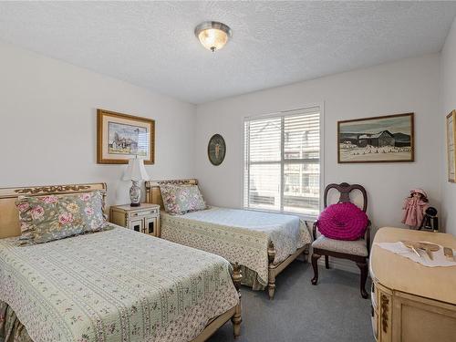 309-220 Island Hwy West, Parksville, BC - Indoor Photo Showing Bedroom