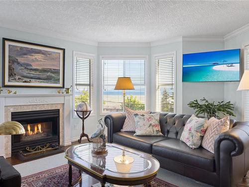 309-220 Island Hwy West, Parksville, BC - Indoor Photo Showing Living Room With Fireplace