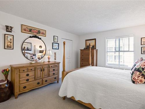 309-220 Island Hwy West, Parksville, BC - Indoor Photo Showing Bedroom