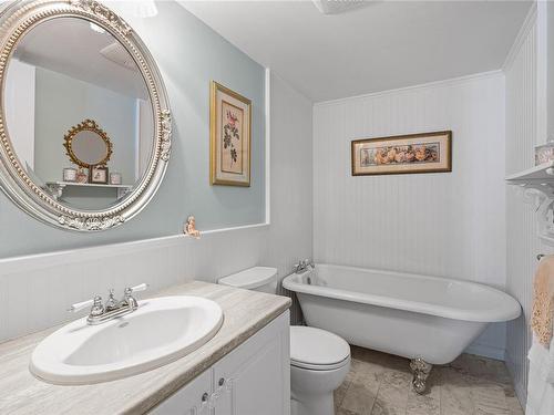 309-220 Island Hwy West, Parksville, BC - Indoor Photo Showing Bathroom