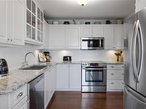 309-220 Island Hwy West, Parksville, BC - Indoor Photo Showing Kitchen With Upgraded Kitchen