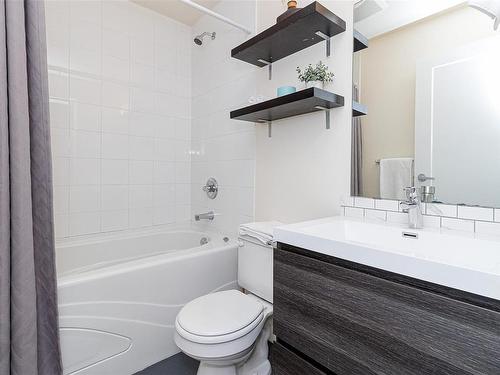 404-848 Mason St, Victoria, BC - Indoor Photo Showing Bathroom