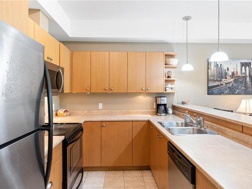 101-2115 Meredith Rd, Nanaimo, BC - Indoor Photo Showing Kitchen With Stainless Steel Kitchen With Double Sink