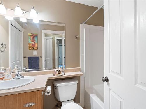 101-2115 Meredith Rd, Nanaimo, BC - Indoor Photo Showing Bathroom