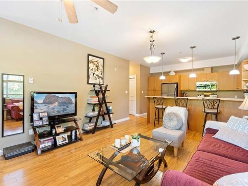 101-2115 Meredith Rd, Nanaimo, BC - Indoor Photo Showing Living Room