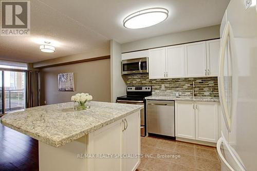 612 - 55 Strathaven Drive, Mississauga, ON - Indoor Photo Showing Kitchen With Upgraded Kitchen