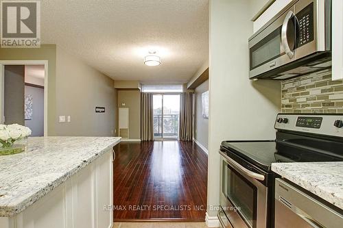 612 - 55 Strathaven Drive, Mississauga, ON - Indoor Photo Showing Kitchen