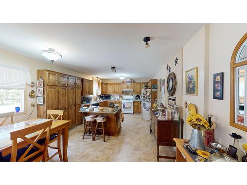 5284 Highway 95A, Cranbrook, BC - Indoor Photo Showing Dining Room