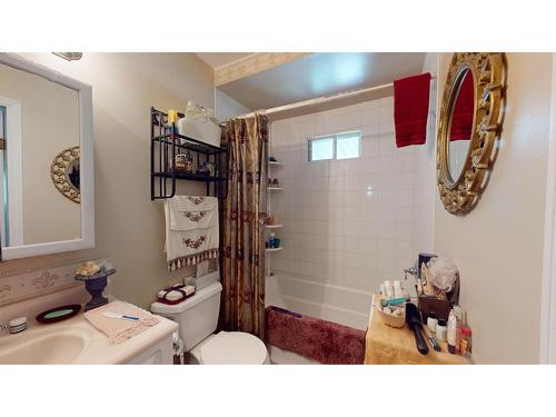 5284 Highway 95A, Cranbrook, BC - Indoor Photo Showing Bathroom